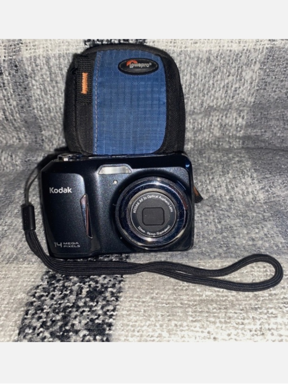 Kodak EasyShare C183 Digital Camera 14MP 3x Optical Zoom Black Point and Shoot.
